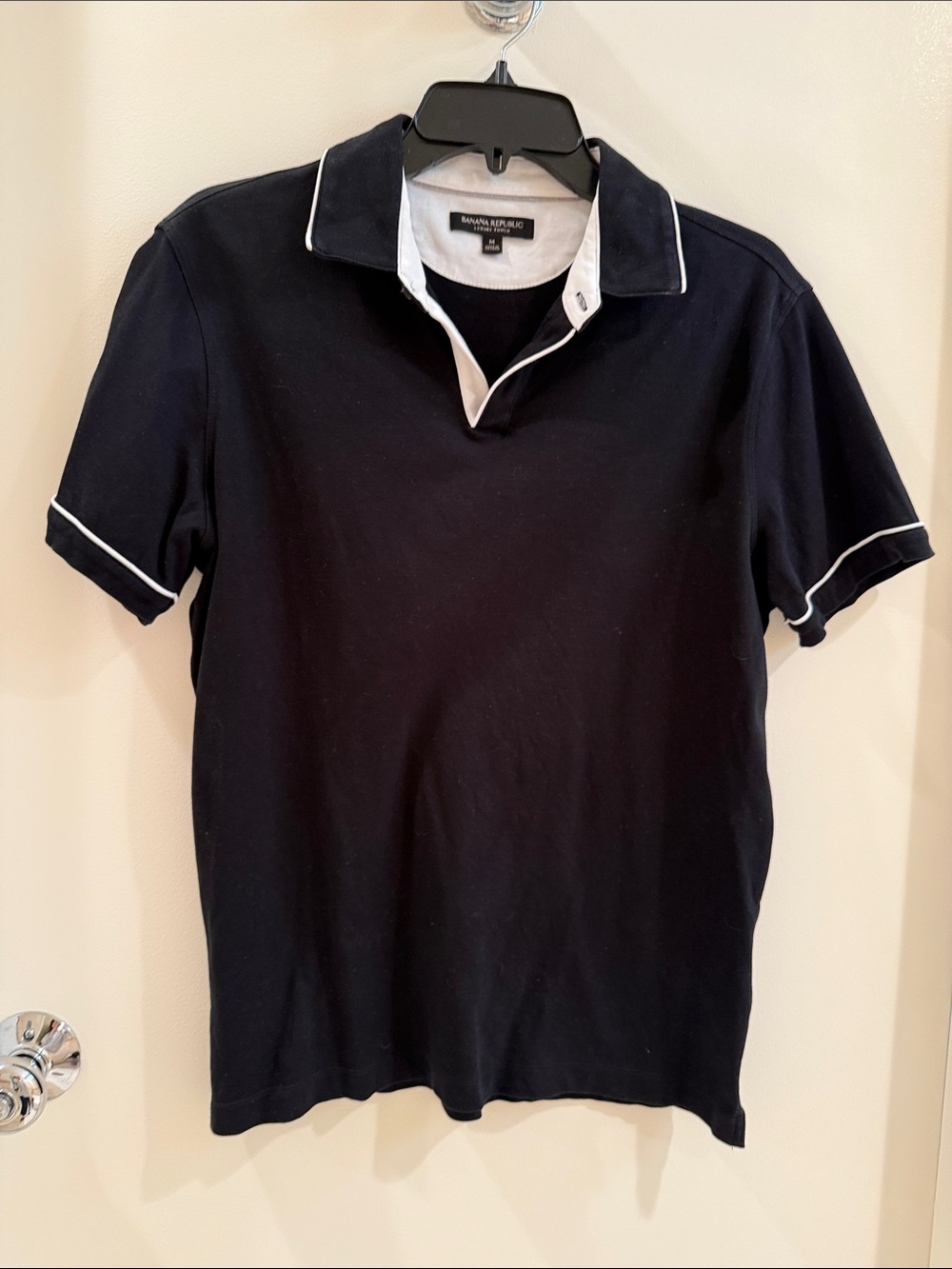 banana republic black and white polo shirt. medium
